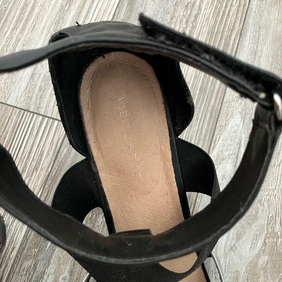 🌸 Addition Elle Black and Silver Strappy Block Heels - Picture 3 of 3